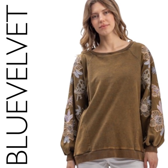 BLUEVELVET Tops - 659:  BLUEVELVET NWT SWEATSHIRT OLIVE (C)